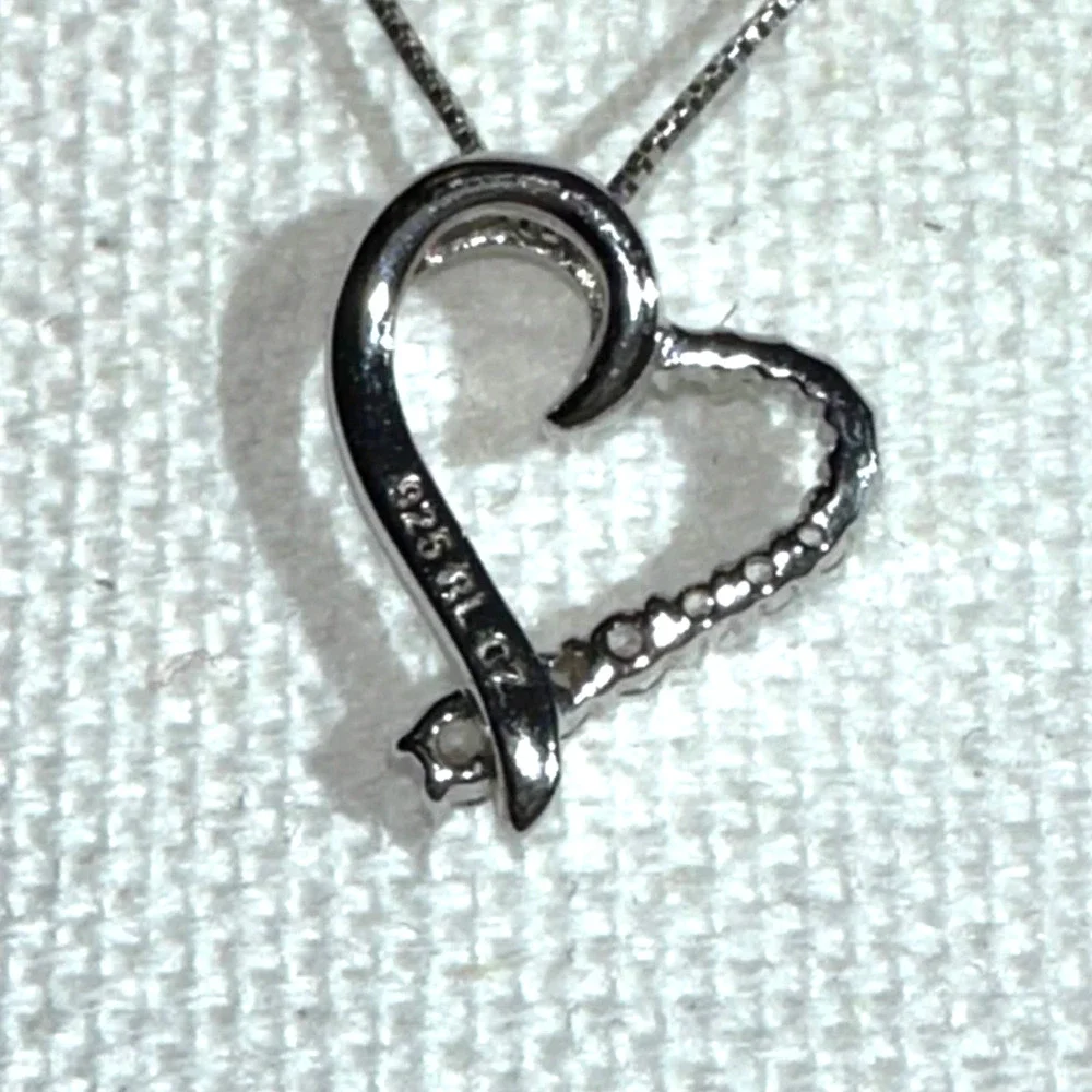 RL - Sterling Silver and CZ Heart pendent on silver chain - Picture 6 of 7